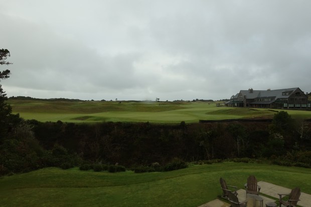 Bandon Dunes 18th green; Bandon Dunes Lodge